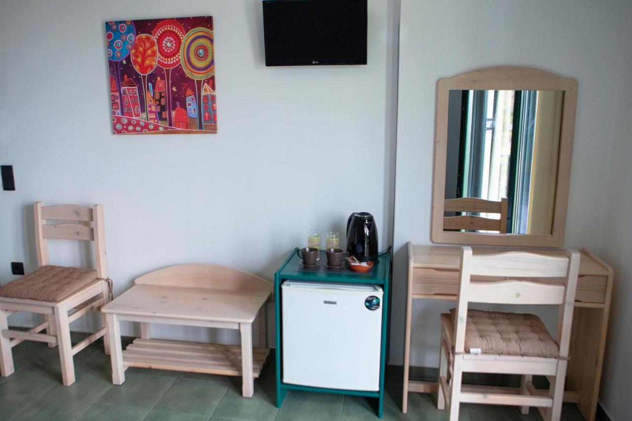 Eri Rooms To Let Raches  Extérieur photo