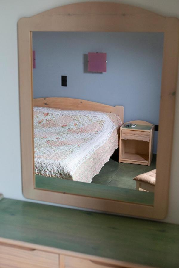 Eri Rooms To Let Raches  Extérieur photo