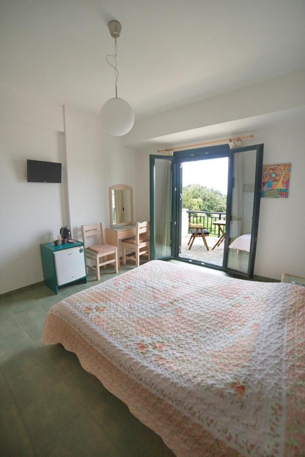 Eri Rooms To Let Raches  Extérieur photo