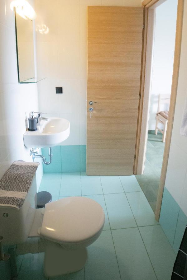 Eri Rooms To Let Raches  Extérieur photo