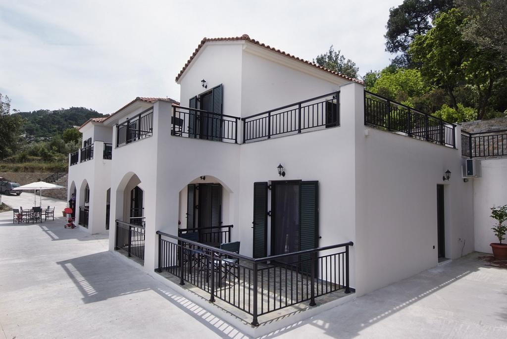 Eri Rooms To Let Raches  Extérieur photo